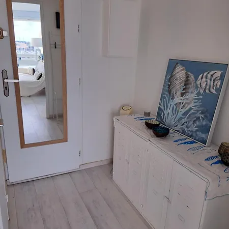 아파트 Petit Cocon Climatise, Vue Et Wifi 아그